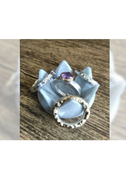 Beyaz Lotus Çiçeği Yüzüklük, Şıklık ve Zarafet Dolu Aksesuar Seçeneği fiyatları