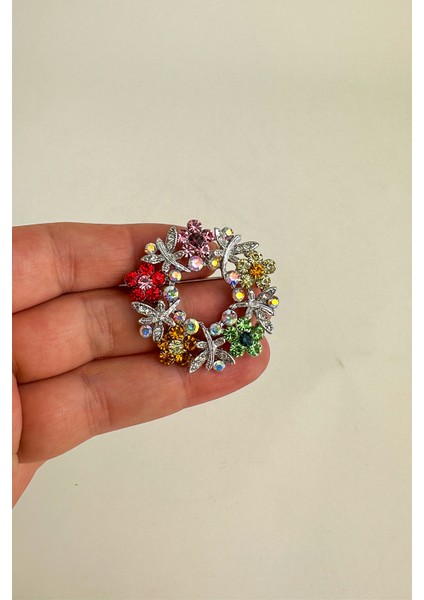 Gümüş Rengi Yusufçuk Detay Taşlı Çelenk Broş (4cm)