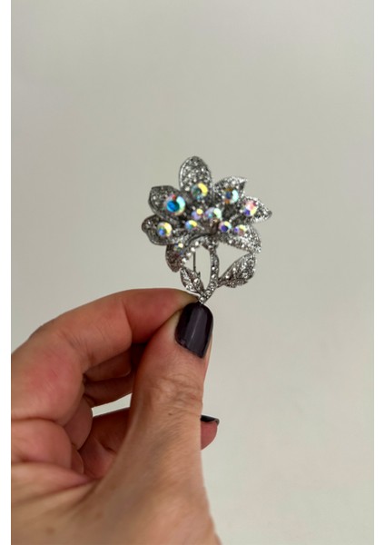 Taş Detaylı Açan Çiçek Broş (5cm)