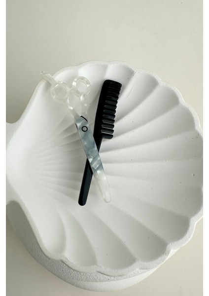 Akrilik Kuaför Makas Tarak Broş (7cm)) modelleri