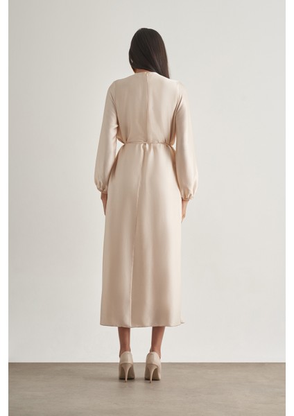 Saten Dokulu Ince Piliseli Ekru Maksi Elbise fırsatları