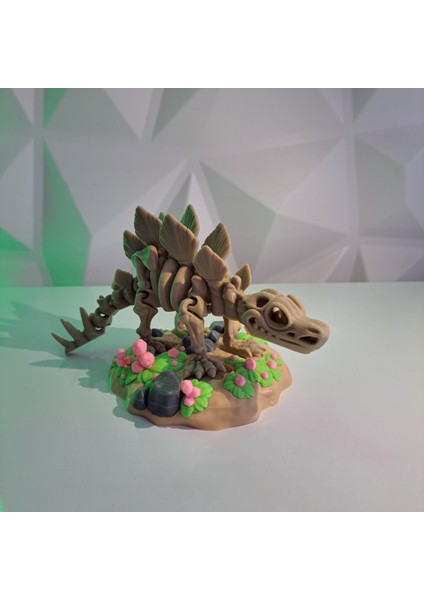 Dekoratif Stegosaurus Fosil Figürü – Doğa Temalı Çiçek Tabanlı