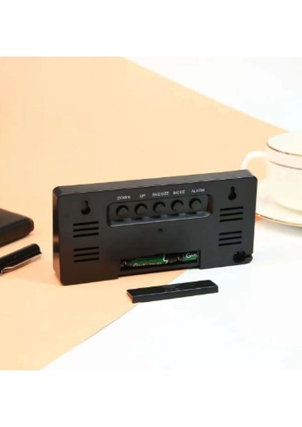 Renkli LED Ekranlı, Ses Kontrollü Masaüstü Saat, Alarm, Takvim ve Sıcaklık Ölçer