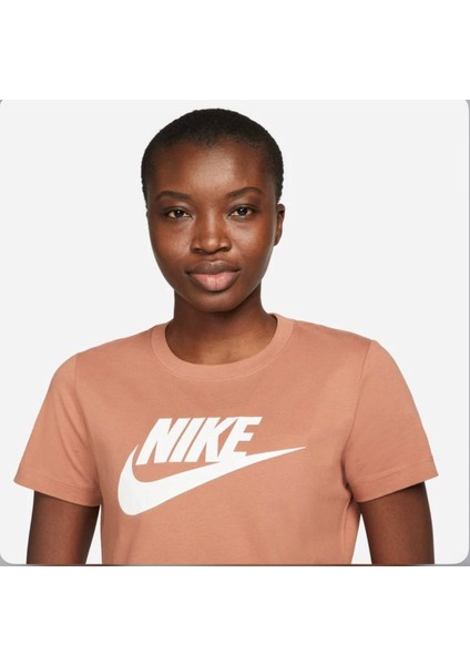 Sportswear Essential Tişört BV6169-215 modelleri