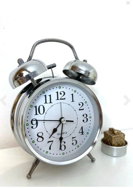 Gümüş Renkli Nostaljik Çalar Masa Saati, Şık ve Zarif Dekor Parçası