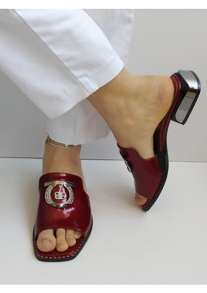 Bordo Hakiki Parlak Rugan Deri Kadın Şık Topuklu Terlik Metal Tokalı Topuk Detaylı fiyatları
