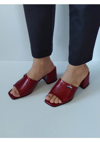 Kadın Bordo Rugan Hakiki Deri Topuklu Terlik Tokalı Şık Günlük fiyatları