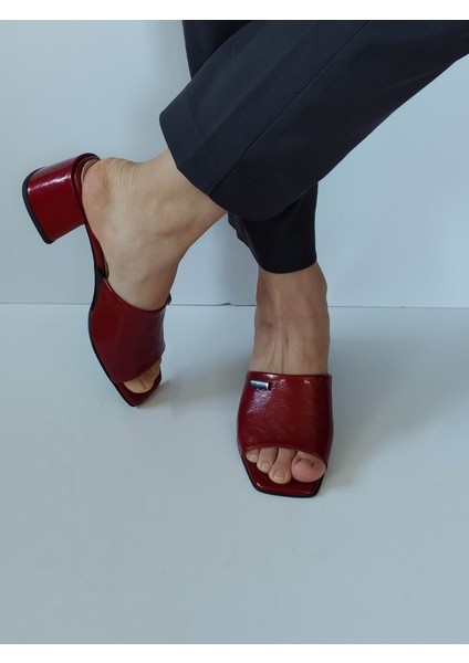 Kadın Bordo Rugan Hakiki Deri Topuklu Terlik Tokalı Şık Günlük modelleri