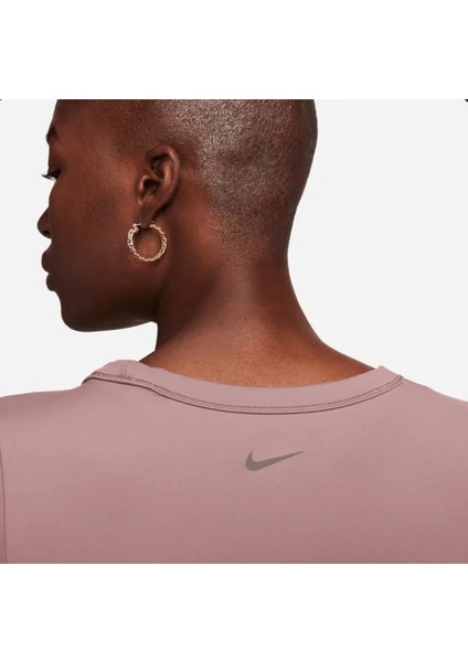 One Fitted Dri-Fıt Kadın Kahverengi T-Shirt FN2804-208 fırsatları