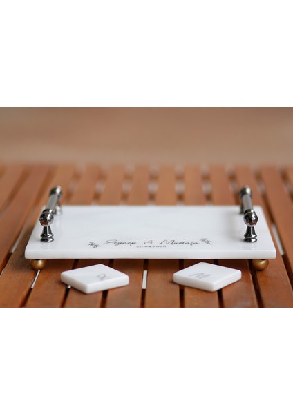 Amorina 28X20 cm Mermer Beyaz Söz Nişan Düğün Tepsisi - Pirinç Ayaklı Kulplu Tepsi - Isimli Tepsi - Mermer Nikah Tepsisi - Kişiselleştirilebilir Mermer Tepsi