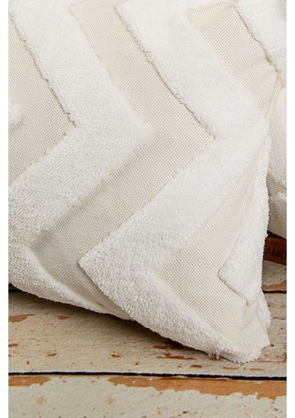 Ekru Punch Desenli Pamuk ve Mikro Polyester Dekoratif Kırlent Kılıfı – Line Model, 45x45 cm