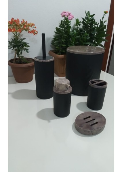 5'li Siyah Banyo Seti Akrilik Desenli Siyah Yuvarlak Banyo Seti Çizgili Banyo Seti Çöp Kovası