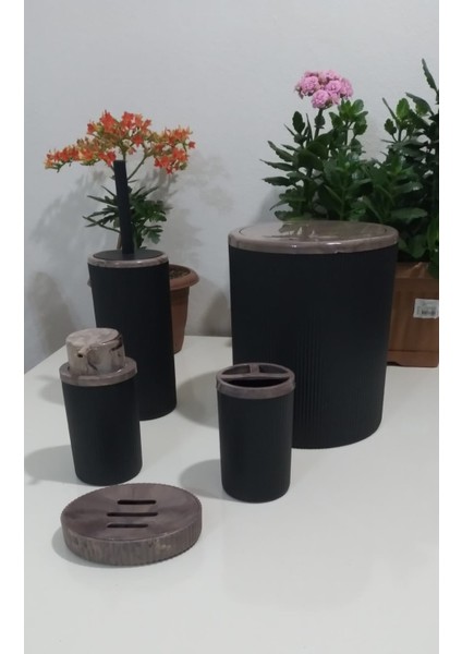 5'li Siyah Banyo Seti Akrilik Desenli Siyah Yuvarlak Banyo Seti Çizgili Banyo Seti Çöp Kovası modelleri