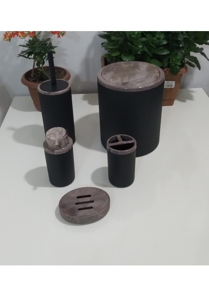 5'li Siyah Banyo Seti Akrilik Desenli Siyah Yuvarlak Banyo Seti Çizgili Banyo Seti Çöp Kovası fırsatları