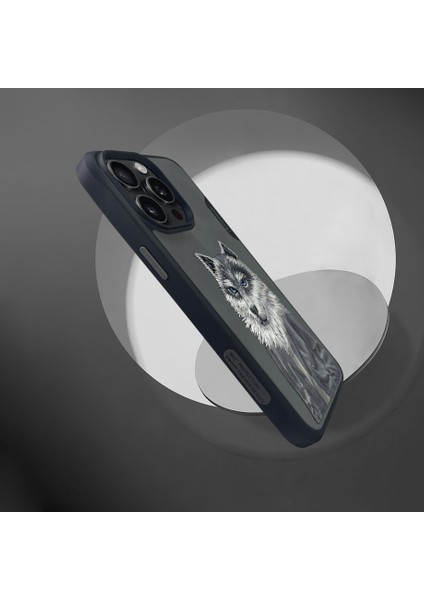 iPhone 15 Pro Max Uyumlu 3D Kıyafet Kurt Detaylı Nakış İşlemeli Kabartmalı Fashion Pet Kılıf