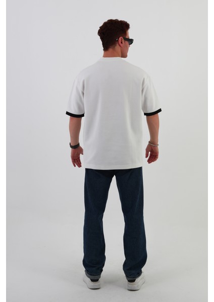 Beyaz Göğüs Baskılı Oversize Unısex T-Shirt fiyatları