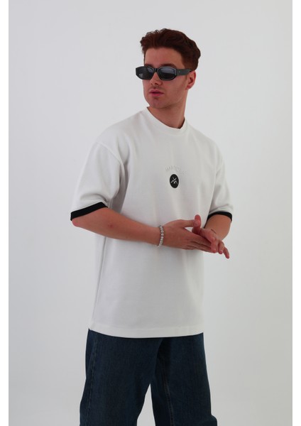 Beyaz Göğüs Baskılı Oversize Unısex T-Shirt modelleri