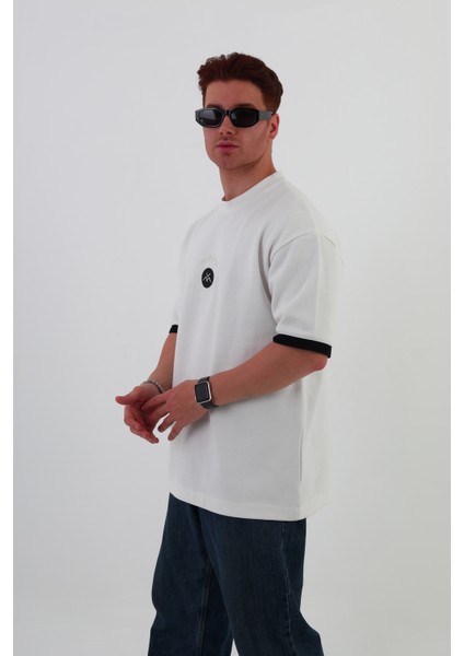Beyaz Göğüs Baskılı Oversize Unısex T-Shirt indirimleri