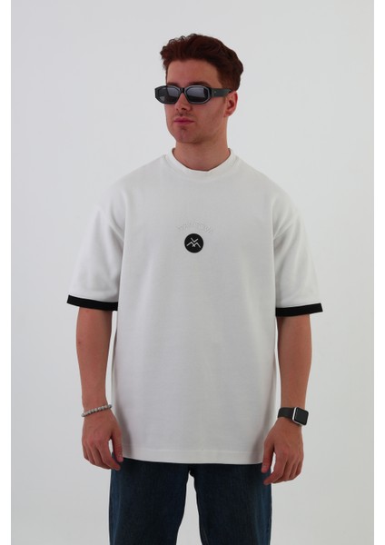 Beyaz Göğüs Baskılı Oversize Unısex T-Shirt