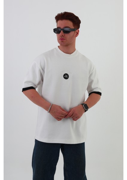 Beyaz Göğüs Baskılı Oversize Unısex T-Shirt