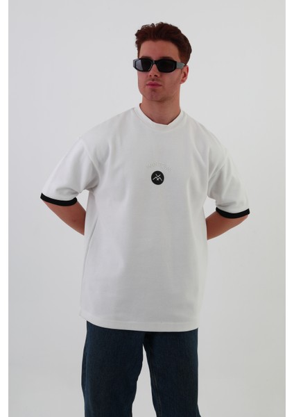 Beyaz Göğüs Baskılı Oversize Unısex T-Shirt