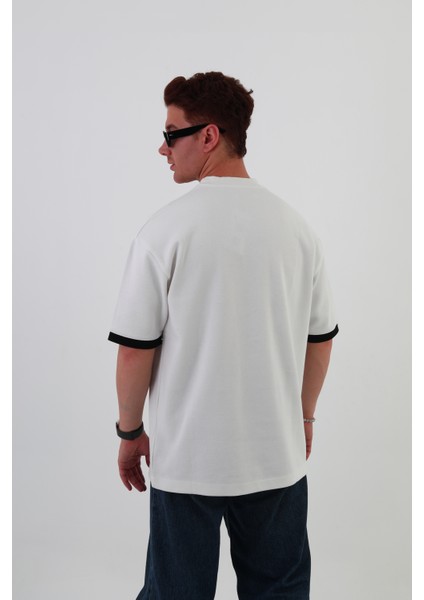 Beyaz Göğüs Baskılı Oversize Unısex T-Shirt