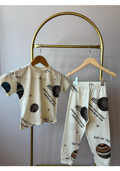 Erkek Çocuk Uzaylı Gezegenli Pijama Takımı Henüz Yorum Yazılmamış.