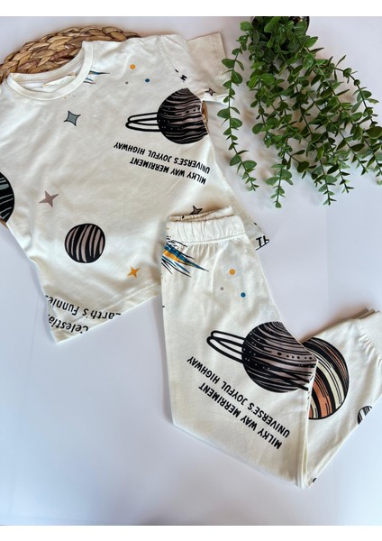 Erkek Çocuk Uzaylı Gezegenli Pijama Takımı Henüz Yorum Yazılmamış.