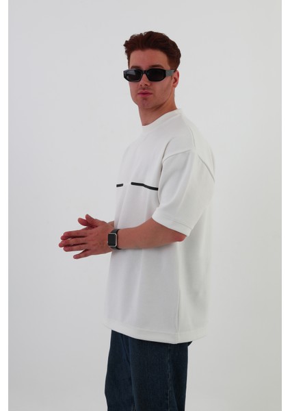 Ince Şeritli Beyaz Oversize Erkek T-Shirt fırsatları