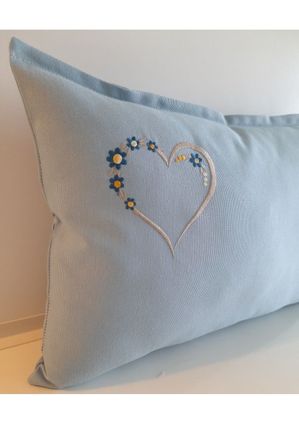 Nakışlı Bulut Mavi ve Bej Renkli Kalp Desenli Kırlent Kılıfı