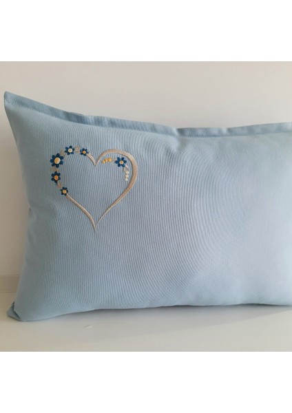 Nakışlı Bulut Mavi ve Bej Renkli Kalp Desenli Kırlent Kılıfı modelleri