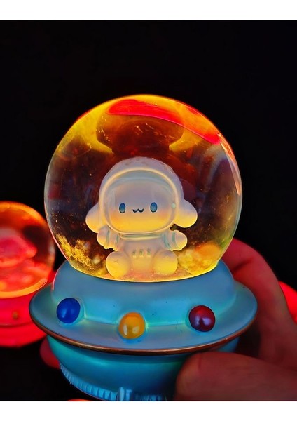 Hello Kitty, My Melody, Kuromi ve Cinnamoroll Işıklı Kar Küresi - Rastgele Model Gönderim fırsatları