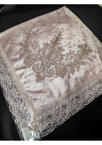 Kadife Pudra Saten Dantelli Nişan Bohçası, Dar Güpürlü, Zarif ve Şık Tasarım