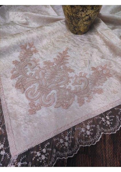 Kadife Pudra Saten Dantelli Nişan Bohçası, Dar Güpürlü, Zarif ve Şık Tasarım fiyatları