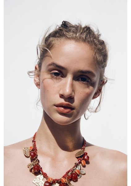 Çoklu Charmlı Kolye