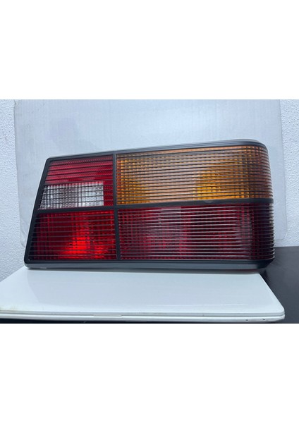 Ford Taunus GT -GTS uyumlu arka sağ stop lambası çizgili tip 1990-1993 arası OEM no 83AG 13A602 AB