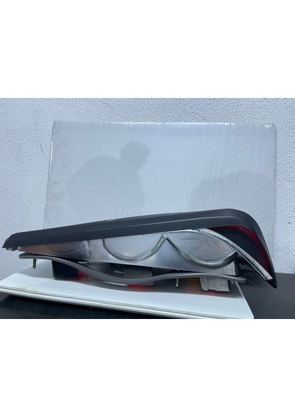 Ford Taunus GT -GTS uyumlu arka sağ stop lambası çizgili tip 1990-1993 arası OEM no 83AG 13A602 AB fiyatları