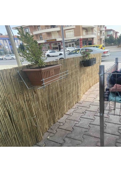 40 Cm X 6 Metre Doğal Kamış Hasır Balkon Çiti, şık ve doğal görünüm sağlar.