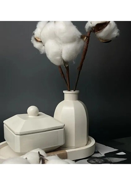 Şık Beyaz Biblo ve Mum Seti - Zarif Dekoratif Seçenek