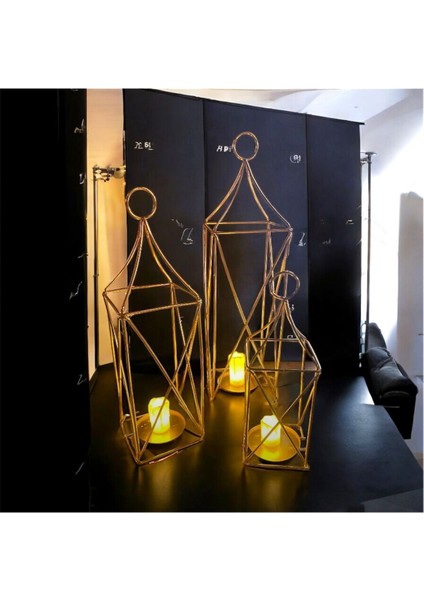 Üçlü Altın Dekoratif Kafes Mumluk Takımı, Şık ve Şampiyona Dokusuyla Evinize Zarafet