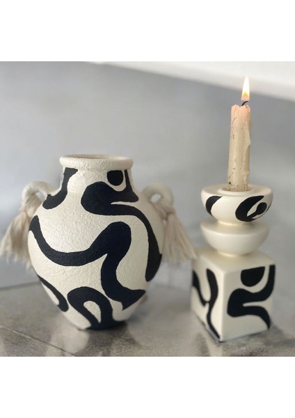 Krem Siyah Etnik Desenli Kulplu Vazo ve Şamdan Seti, Şıklık ve Zarafet Sunar fiyatları