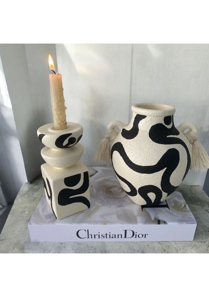 Krem Siyah Etnik Desenli Kulplu Vazo ve Şamdan Seti, Şıklık ve Zarafet Sunar modelleri