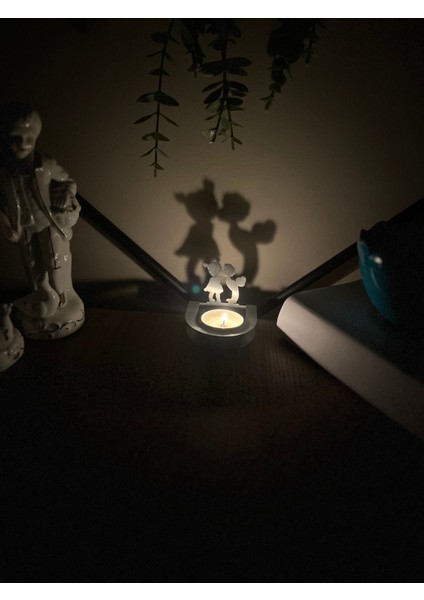 Aile Temalı Gri Metal Mumluk, Şık ve Sıcak Atmosfer Için Ideal