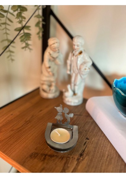 Aile Temalı Gri Metal Mumluk, Şık ve Sıcak Atmosfer Için Ideal fiyatları