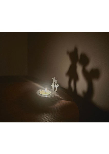 Aile Temalı Gri Metal Mumluk, Şık ve Sıcak Atmosfer Için Ideal