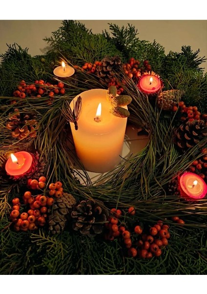 Yılbaşı Mumluk ve Masa Süsü, Canlı Çam Dalı, Yeşil, Dekoratif ve Şık Tasarım