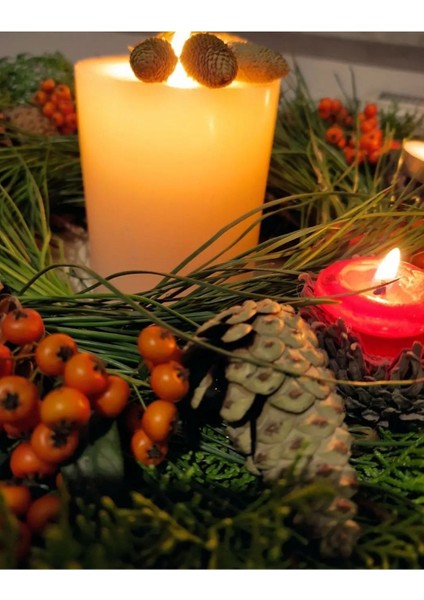 Yılbaşı Mumluk ve Masa Süsü, Canlı Çam Dalı, Yeşil, Dekoratif ve Şık Tasarım fiyatları