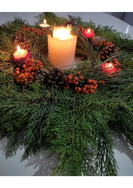 Yılbaşı Mumluk ve Masa Süsü, Canlı Çam Dalı, Yeşil, Dekoratif ve Şık Tasarım modelleri