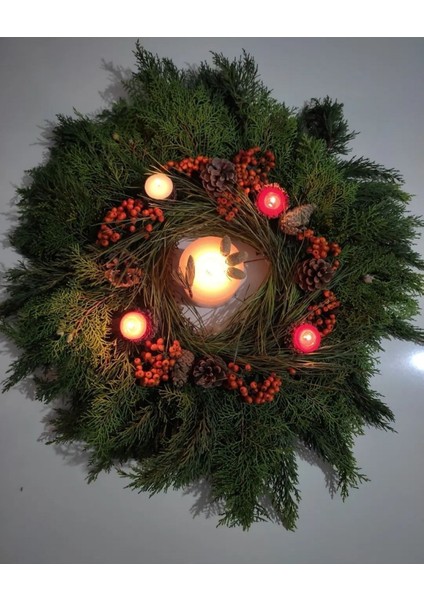 Yılbaşı Mumluk ve Masa Süsü, Canlı Çam Dalı, Yeşil, Dekoratif ve Şık Tasarım fırsatları