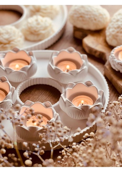 Beyaz 5'li Yuvarlak Dekoratif Mumluk Seti (Mumlar Dahil)